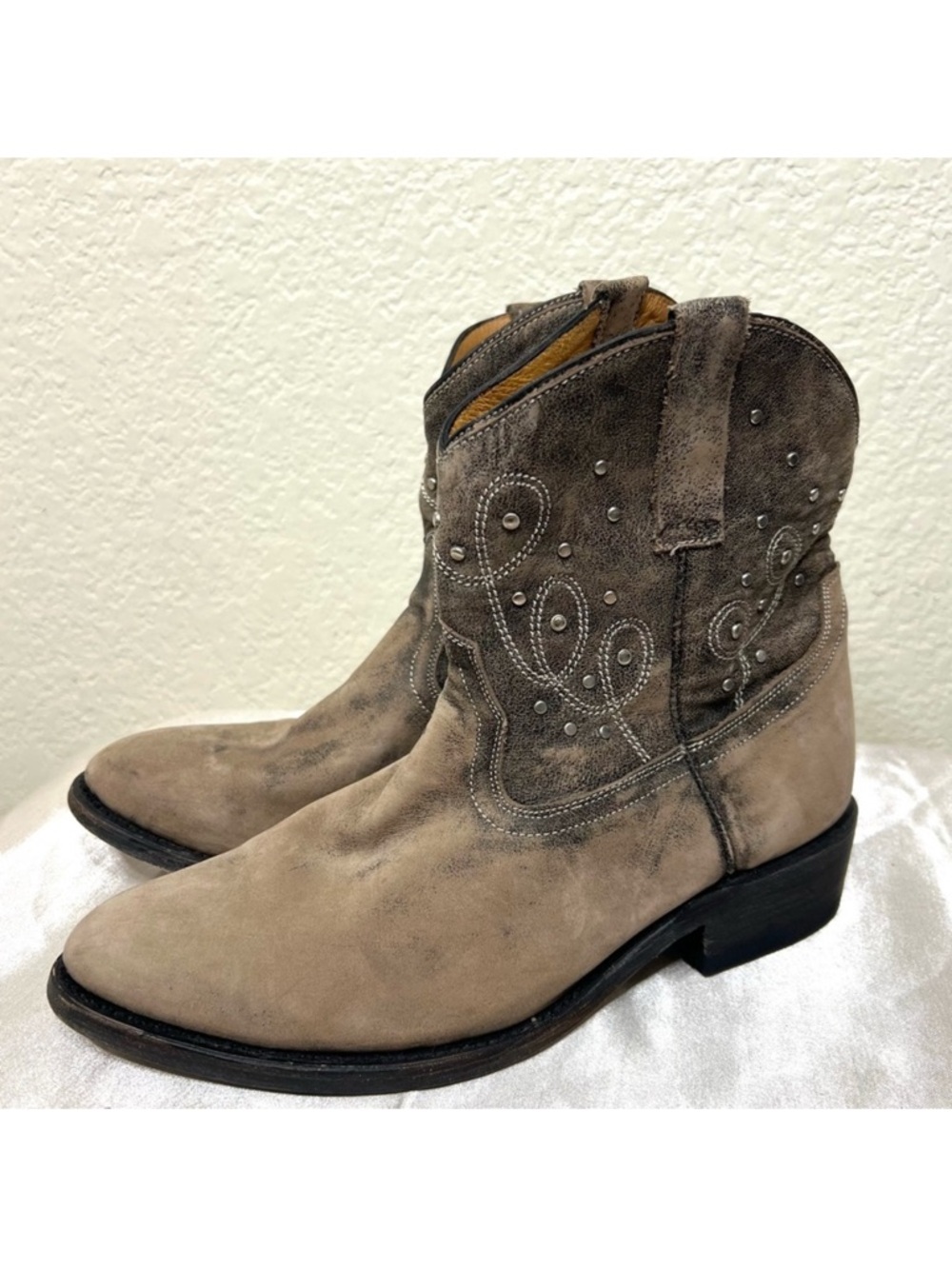 Miz Mooz Cozumel Western Boot Pull On Short Ankle Studded Distressed Leather 9